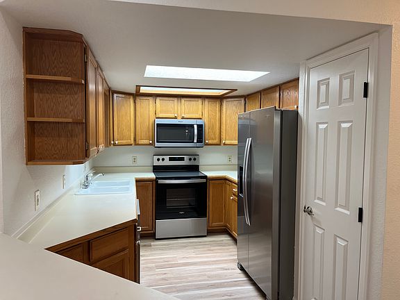 4th image of 520 Eastgate Ct