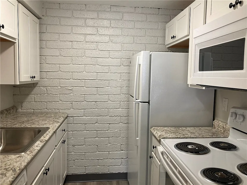 1 bed, 800 sqft, $825 — Photo 3