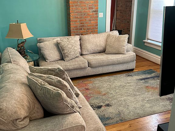4th image of 383 W Hubbard Ave