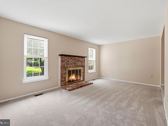 3rd image of 10065 Chestnut Wood Ln
