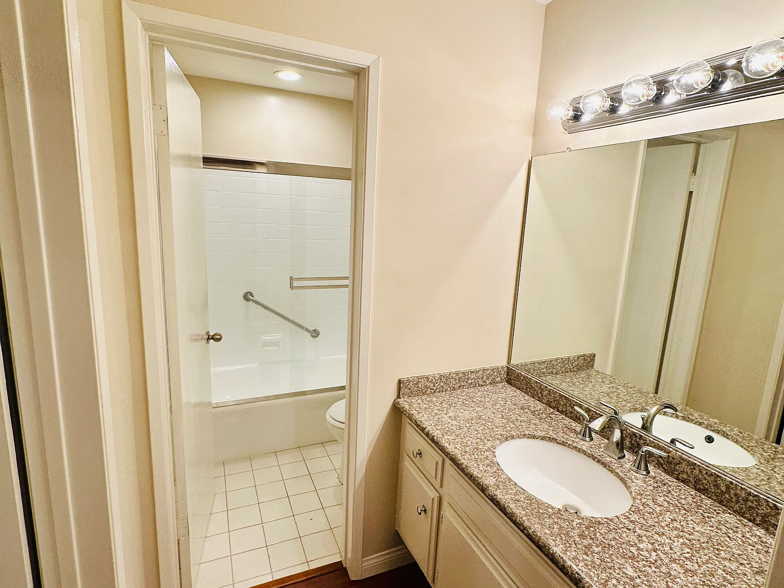 11910 Louise Ave — Photo 4