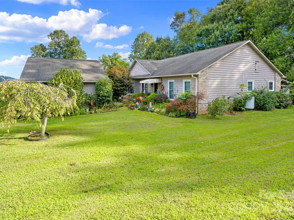 88 Whispering Pines Dr, Marion, NC 28752