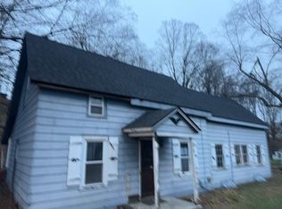 7 Basket St, Huntington, MA 01050