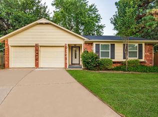 437 Larkspur Ct, Edmond, OK 73003