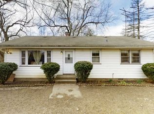 689 Betty Ln, Aurora, IL 60505