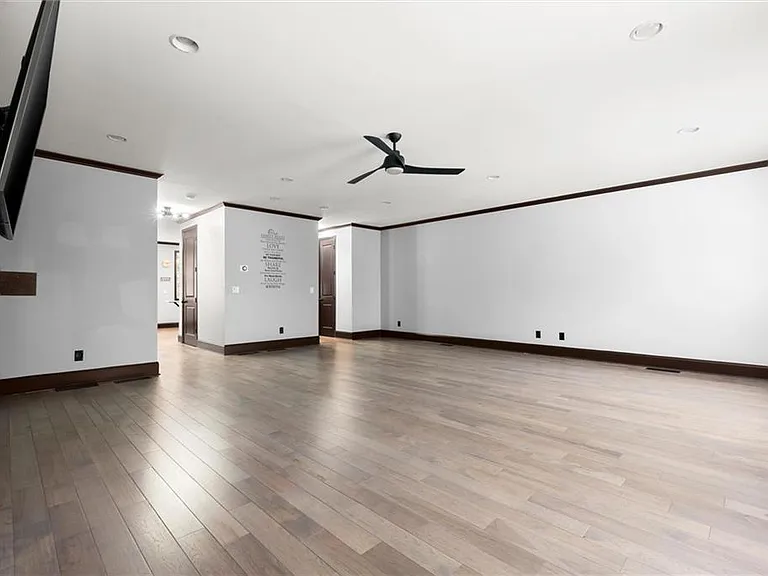 5583 Julian Pl — Photo 24