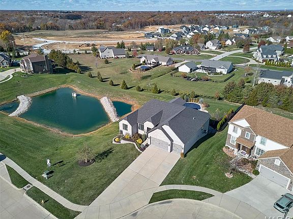 4th image of 487 Cambridge Manor Dr