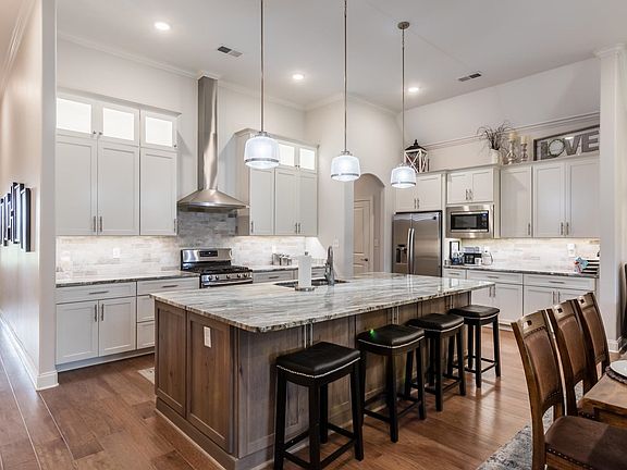 5th image of 330 Saint Andrews Dr