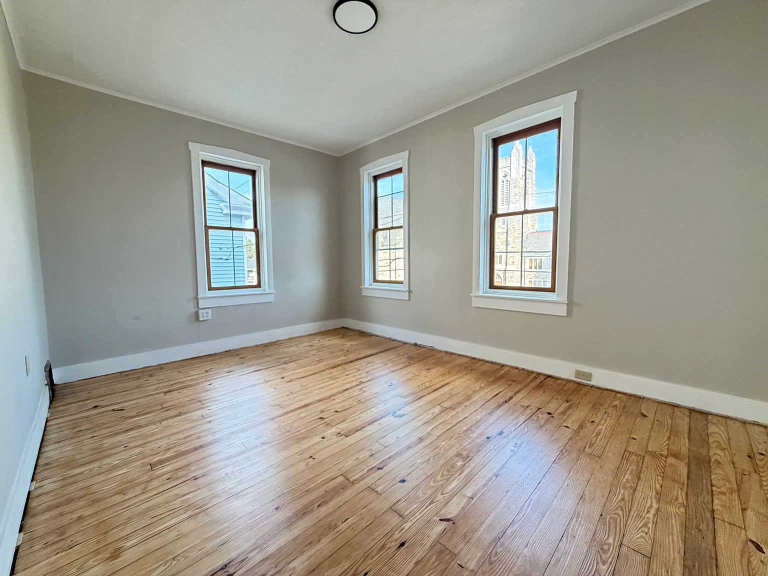 3 bed, 1.5 bath, 1440 sqft, $2,000 — Photo 3
