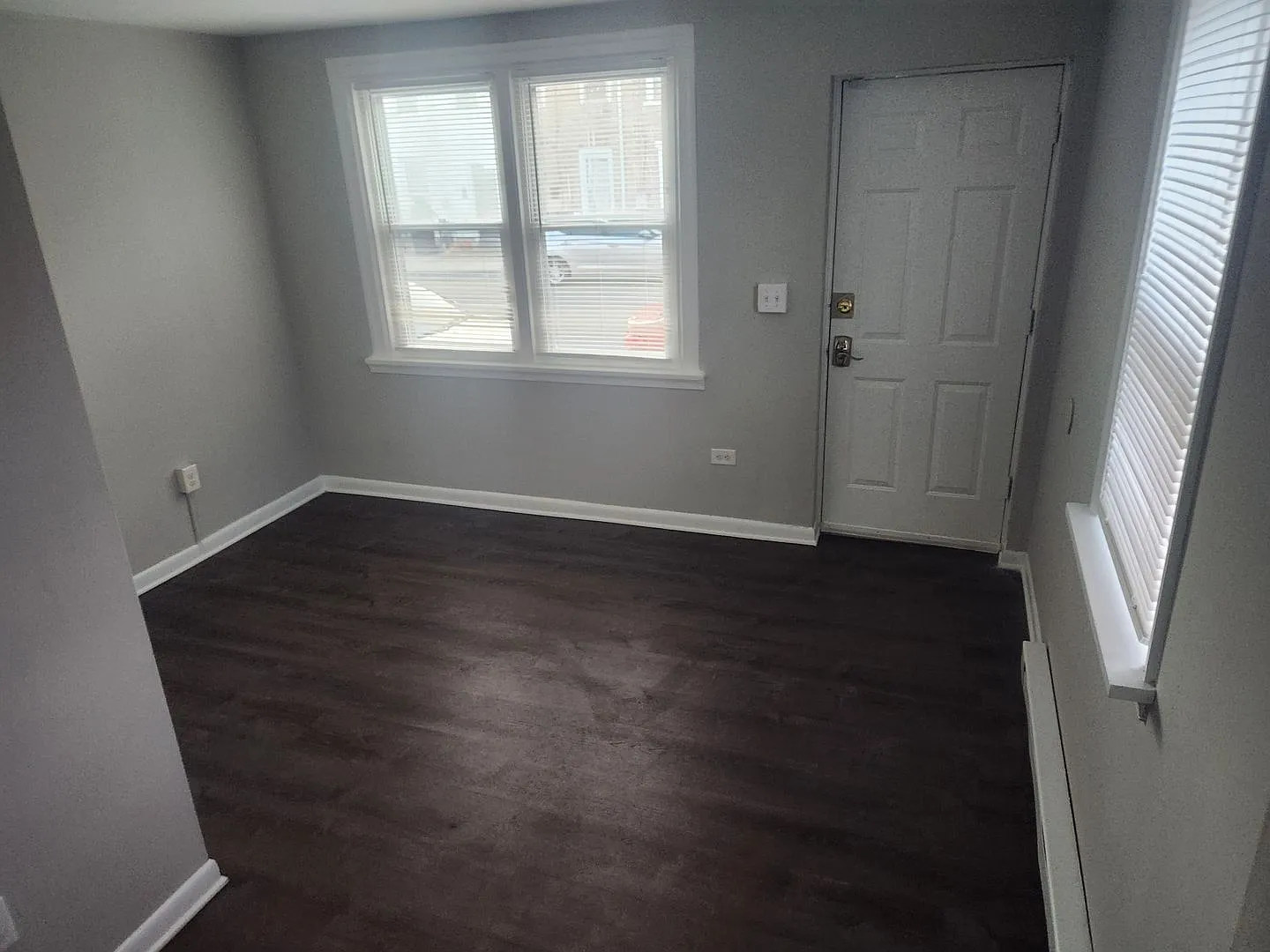 3 Bedroom 1 1/2 bath townhouse — Photo 2