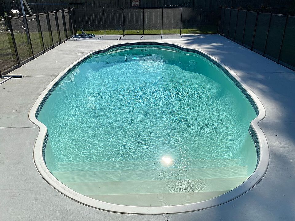Pool w/ Safety Fence