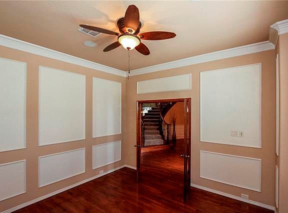 4th image of 2727 Waterfront Dr