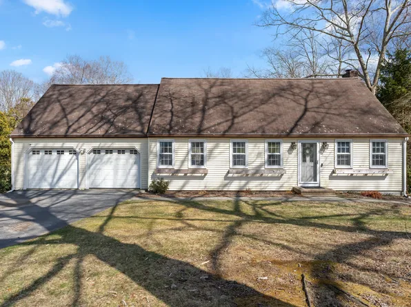 10 Stone Cliff Drive, East Lyme, CT 06357