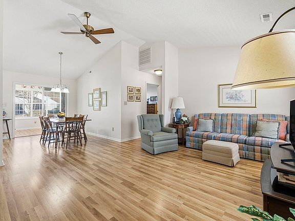 5th image of 107 Purple Martin Dr.