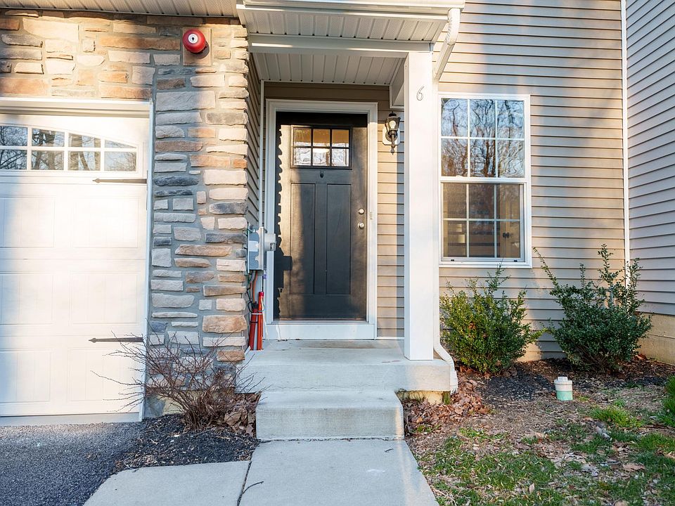 1st image of 6 Graham Dr