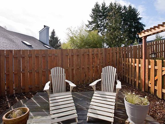 Cute side deck from diningroom