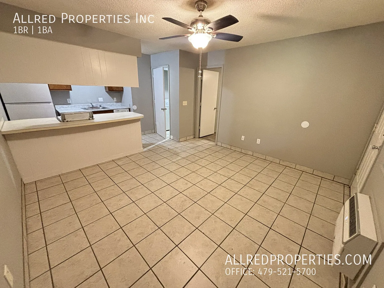 One Bedroom Apartment Near U of A and I-49! — Photo 4