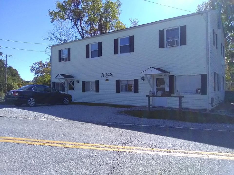 1st image of 2114 Oakridge Dr APT A