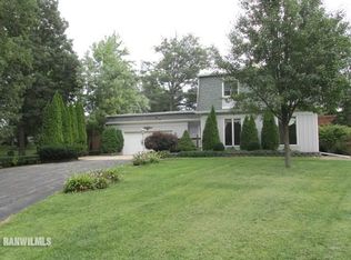 2309 Woodland Ct, Freeport, IL 61032