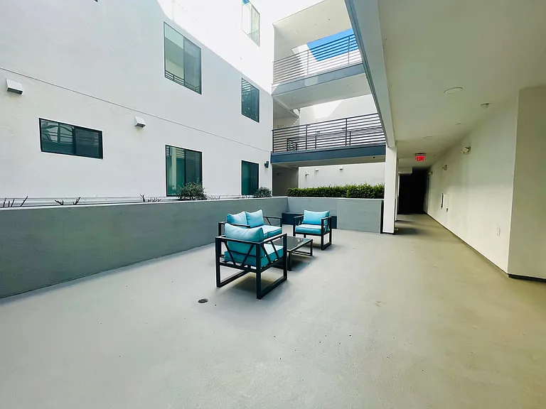 14612 Calvert St #301 — Photo 11