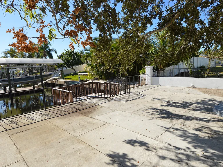 3947 Venetian Way — Photo 34