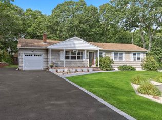 8 Columbine Ave, Hampton Bays, NY