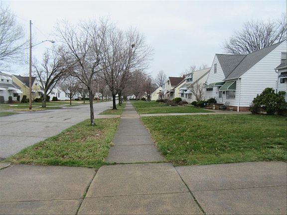 5th image of 703 E 241st St