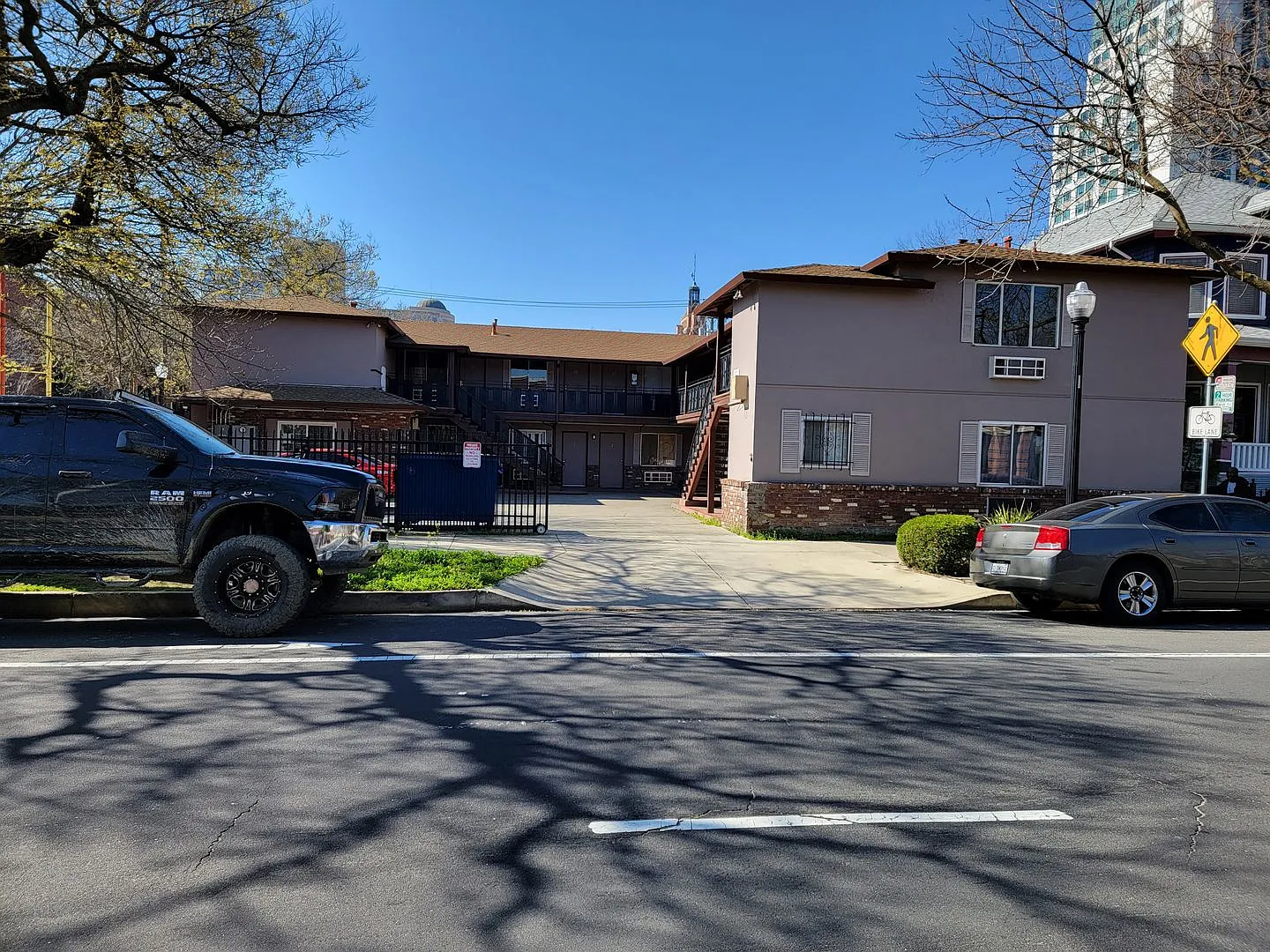 Midtown Apartments — Photo 4