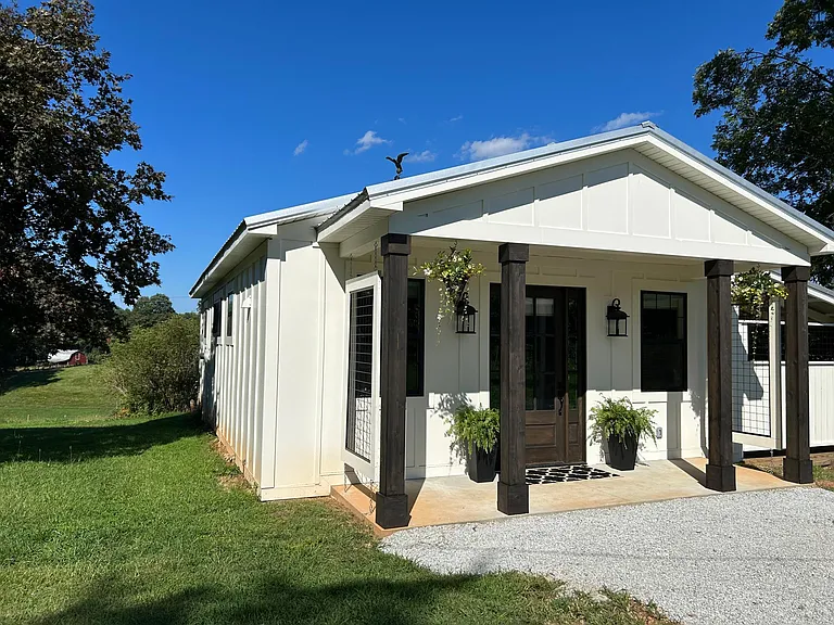 588B Oak Grove Rd — Photo 2