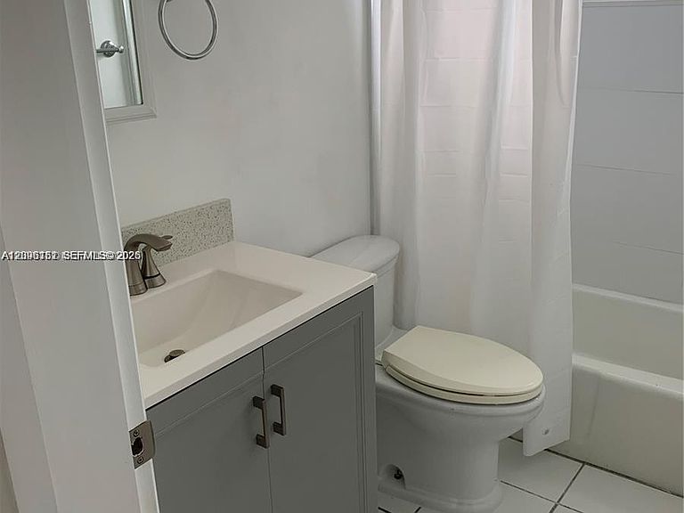 1450 Atlantic Shores Blvd APT 303, Hallandale Beach, FL — $1,600/mes