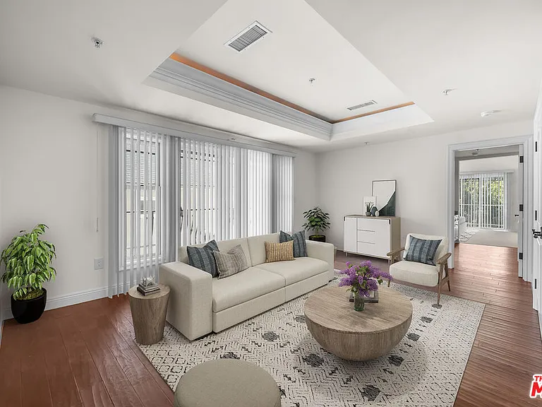 837 Crenshaw Blvd #301 — Photo 21
