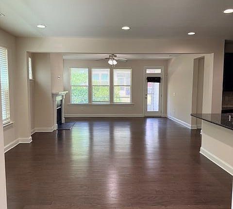 5th image of 254 Begen St