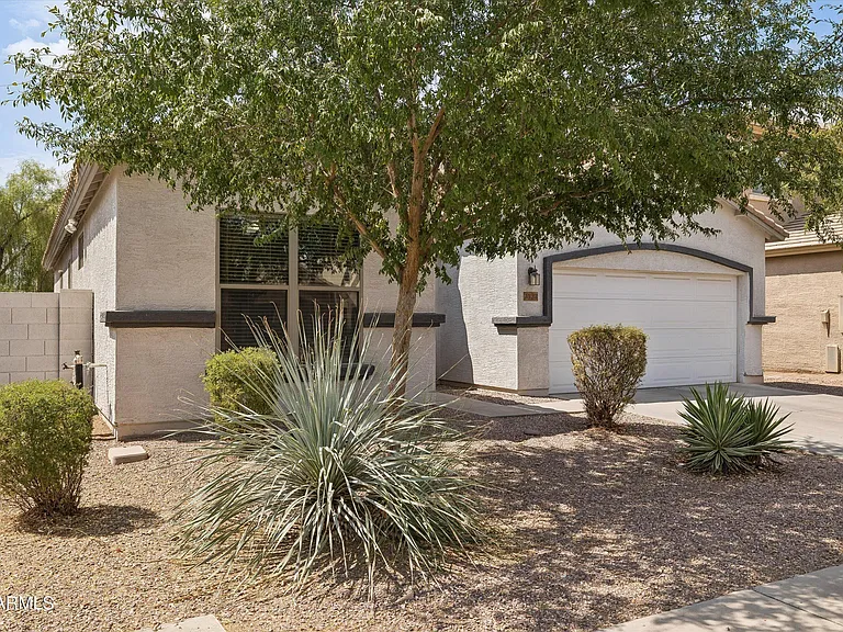 4323 W T Ryan Ln — Photo 3