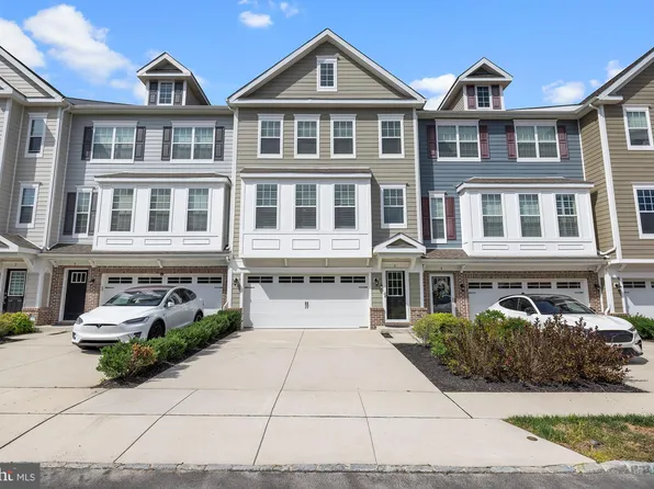 6 Bluff Ct, Marlton, NJ 08053