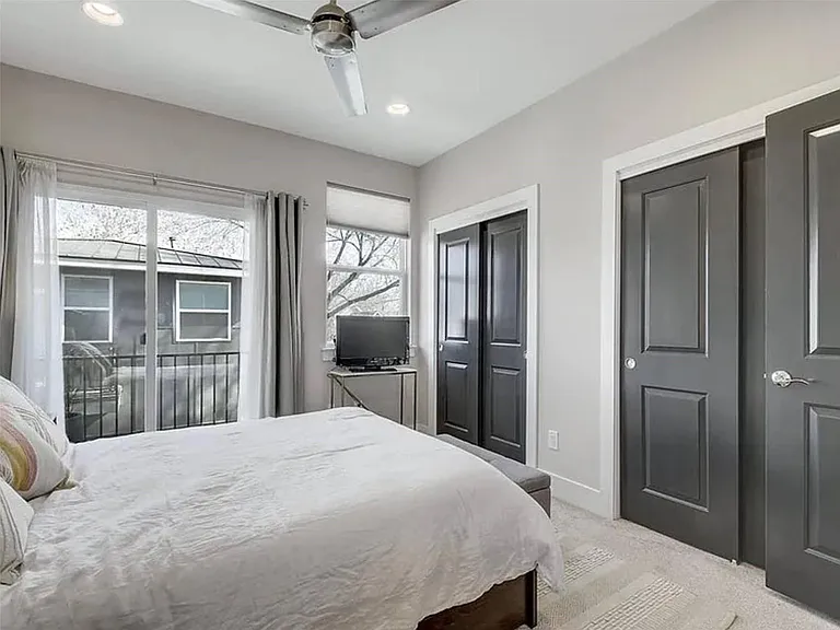 2709 E 3rd St #2 — Photo 14