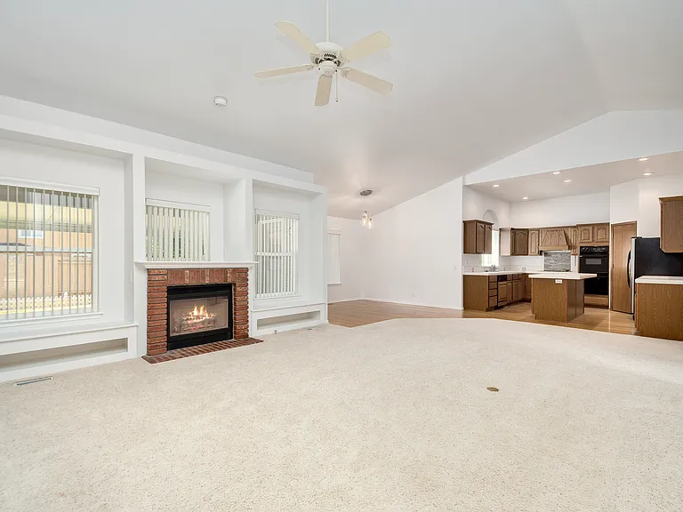 2319 E Gleneagle Dr — Photo 3
