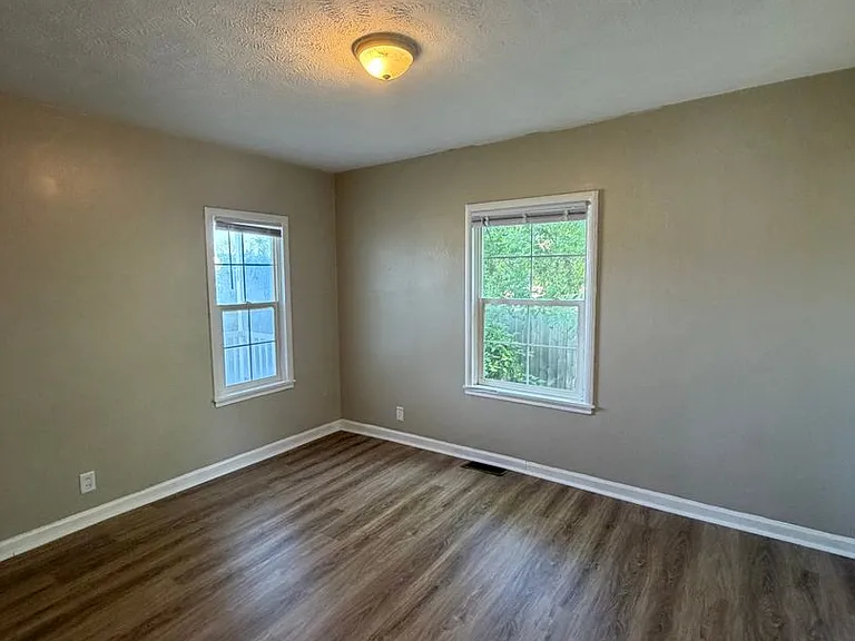 137 Highland Ave — Photo 8