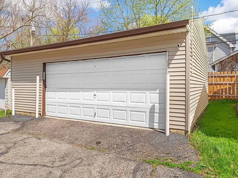1695 Glenmont Rd — Photo 24