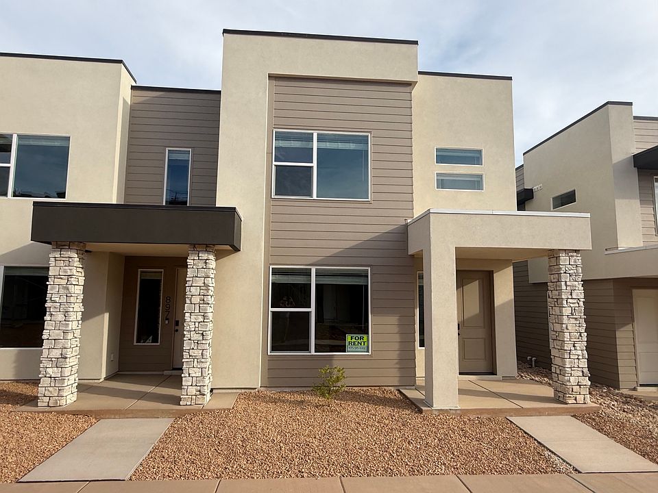 Brand new end unit townhouse in beautiful Desert Color in St. George, Utah.