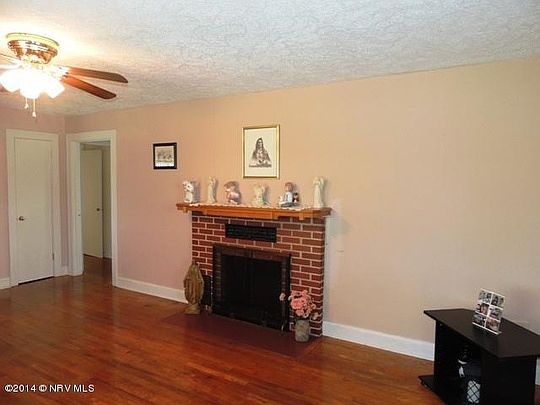 3rd image of 4832 Ramsey Ln
