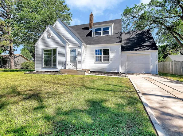 114 E 3rd Ave, Buhler, KS 67522