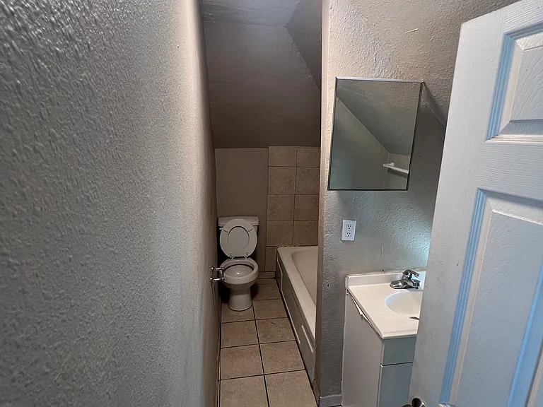 608 E G St #1/2 — Photo 5