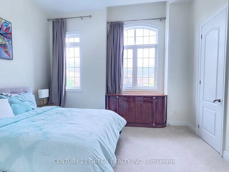 12 Royal West Dr — Photo 24