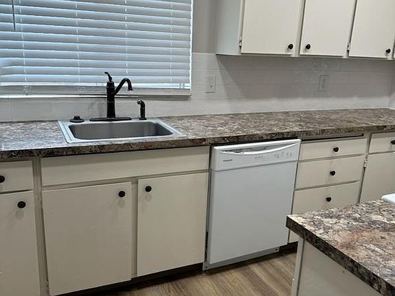 3rd image of 2121 W 4th Ave #208