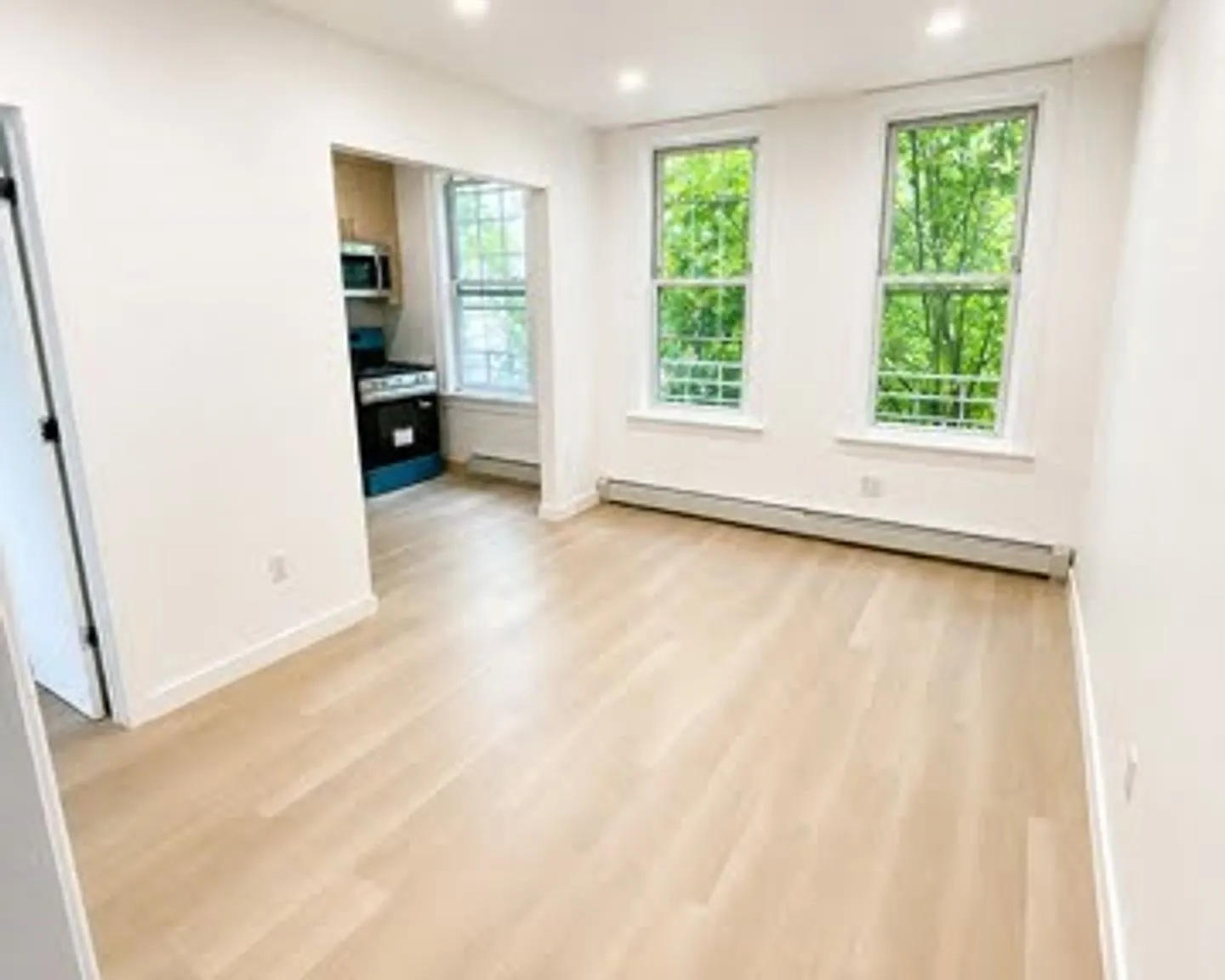 1 Bedroom Apartment Fully Renovated for Rent — Photo 3
