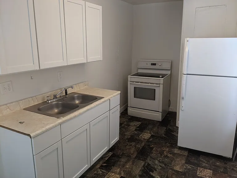 919 Washington St — Photo 2