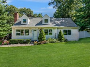 20 Beverly Ct, Northport, NY 11768