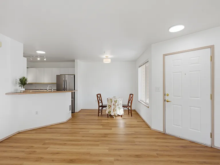 Entry/Dining