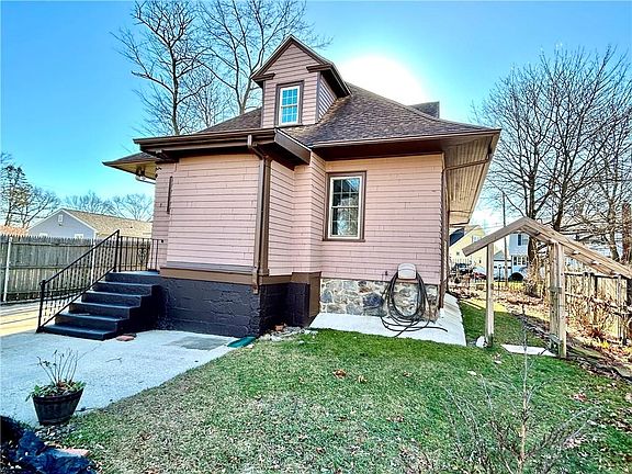 4th image of 30 Pettaconsett Ave