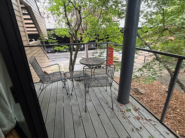 balcony